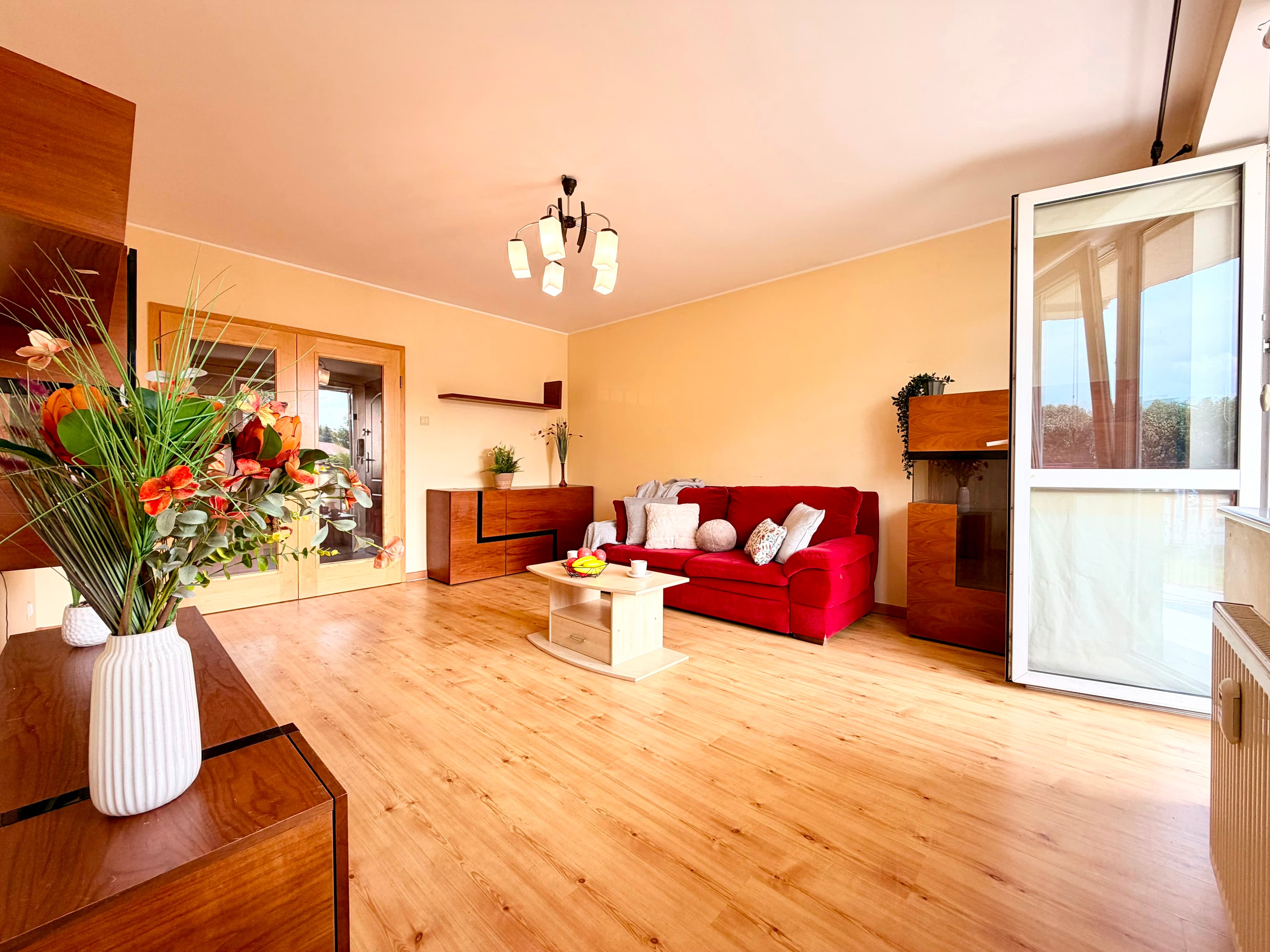 Mieszkanie 3 pokojowe, 1 piętro, balkon, miejsce postojowe, piwnica